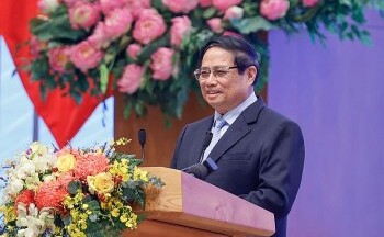 Thủ tướng: Ưu tiên nguồn lực, tạo thuận lợi để phụ nữ góp sức vào mục tiêu tăng trưởng 8% năm 2025