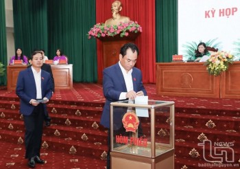 Nhân sự địa phương: HĐND nhiều tỉnh bầu chức vụ lãnh đạo; Công an Hà Nội bổ nhiệm cán bộ chủ chốt
