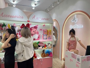 'Cơn sốt' photo booth và cảnh báo hành vi lệch chuẩn