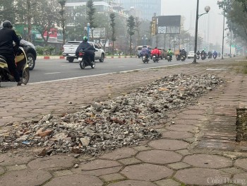 Hà Nội: Nhiều vỉa hè xuống cấp, nghi bị 'cày xới'?