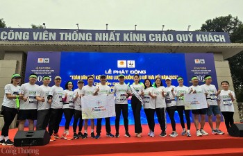 Hà Nội hưởng ứng Giờ Trái đất năm 2025