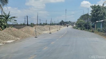 Sóc Trăng: Người dân khốn khổ vì đường DT933 bụi mịt mù