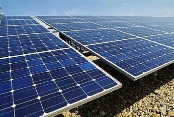 Năng lượng mặt trời tăng tốc, ngành dầu khí lép vế?