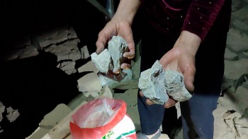 Hà Nội: Bô lão dựng lều, trắng đêm xua cát tặc, chính quyền ở đâu?