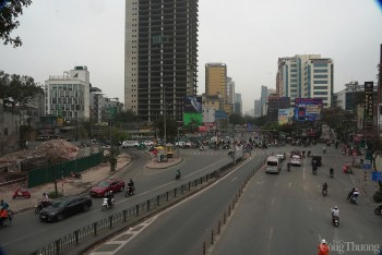 'Tuyến đường đắt nhất hành tinh' ngổn ngang giải phóng mặt bằng