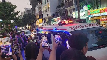 Dùng xe cấp cứu quảng cáo phim: Sự phản cảm không thể chấp nhận