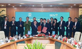 Đưa dịch vụ công trực tuyến đến người dân và doanh nghiệp