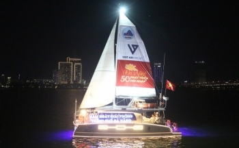 Xe hoa, thuyền hoa mừng 50 năm Ngày giải phóng Đà Nẵng