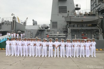 Tàu huấn luyện Suzunami Nhật Bản thăm xã giao TP. Đà Nẵng