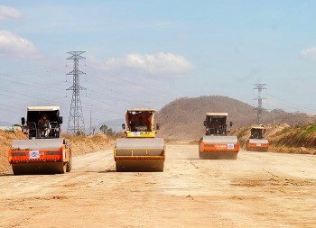 Bộ Công Thương không để tắc hồ sơ di dời các công trình điện