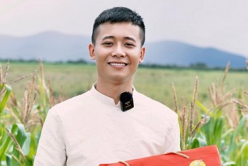Chuyện Quang Linh Vlogs, Phạm Thoại trong ‘cuộc thi ai ngã đau hơn’