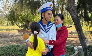 Ngày nghỉ đặc biệt của chiến sĩ Hải quân mới: Ấm lòng, vững bước