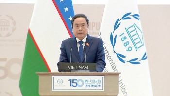 Chủ tịch Quốc hội: Đặt người dân làm trung tâm trong mọi chính sách