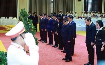 Thủ tướng Phạm Minh Chính dự lễ truy điệu nguyên Chủ tịch nước Lào