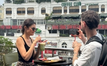 Nhà hàng kín chỗ vì 'hiệu ứng chia tay' Hàm Cá Mập