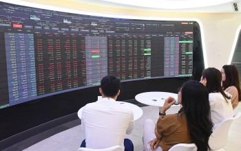 Thị trường chứng khoán đối mặt thách thức và cơ hội mới