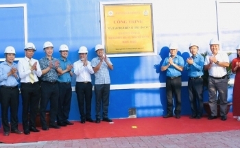 EVNHCMC gắn biển công trình điện mừng 50 năm Giải phóng miền Nam