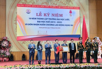 Trường Đại học Luật đón nhận Huân chương Lao động hạng Ba