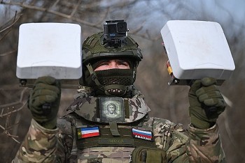 Vệ tinh Starlink ' bị hủy diệt' bởi tác chiến điện tử của Nga