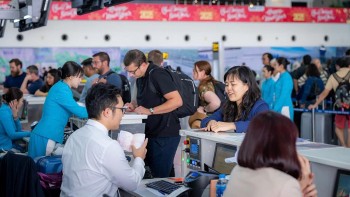 Nghỉ lễ 30/4-1/5: Giá vé máy bay ngang bằng dịp Tết