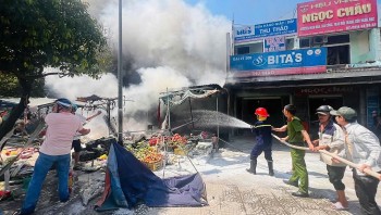 Thành phố Huế: Cháy bùng phát ở chợ An Lỗ
