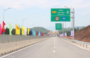 Thông xe kỹ thuật cao tốc Bắc - Nam đoạn Bùng - Vạn Ninh