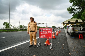 Cảnh sát giao thông ra quân bảo vệ bình yên dịp lễ lớn 30/4 - 1/5
