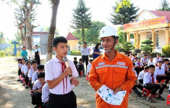 PC Kon Tum: Tuyên truyền an toàn điện tại trường học