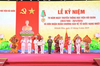 Học viện Hải quân đón nhận Huân chương Bảo vệ Tổ quốc hạng Nhất