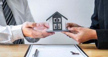 Sinh viên tham gia môi giới bất động sản: Rủi ro hay cơ hội?