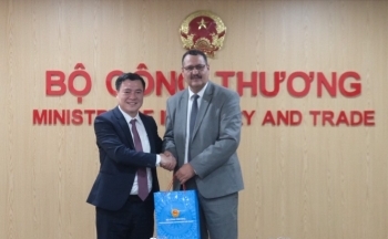 Thứ trưởng Nguyễn Sinh Nhật Tân tiếp, làm việc với Chủ tịch nhóm Nghị sỹ hữu nghị Algeria - Việt Nam