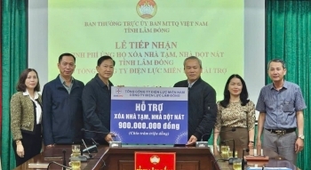 EVNSPC hỗ trợ 900 triệu đồng xóa nhà tạm, nhà dột nát