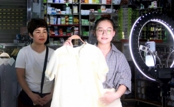 Nghệ An: Tiểu thương được 'cầm tay' chỉ cách bán hàng online