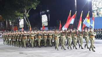 Kinh nghiệm săn vị trí 'vàng' xem diễu binh, diễu hành 30/4