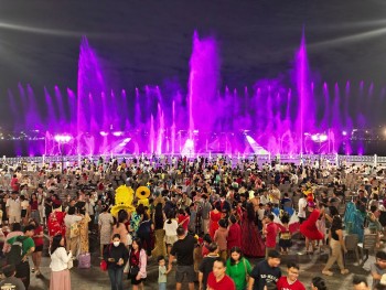 Van Phuc City tổ chức đại tiệc nhạc nước, pháo hoa 30/4