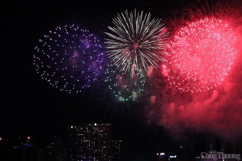 TP.Hồ Chí Minh bắn pháo hoa-trình diễn drone mừng chiến thắng 30/4