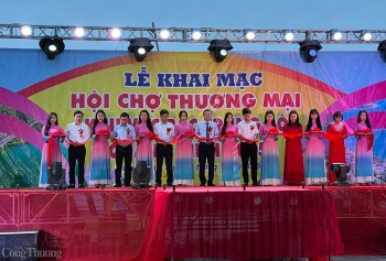 Khai mạc Hội chợ Thương mại Bắc Trung Bộ với hơn 200 gian hàng