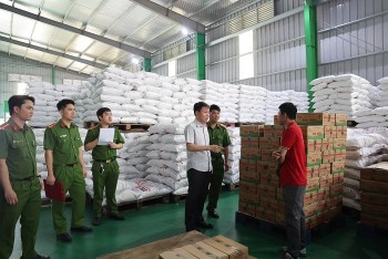 Phú Thọ: Khám xét Công ty Famimoto thu giữ hàng chục tấn mì chính giả