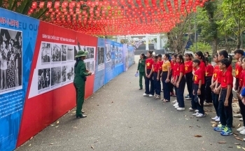 Hàng vạn du khách đổ về Ngã ba Đồng Lộc trong tháng 4 lịch sử