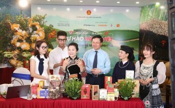 Thái Nguyên: Giám đốc Sở Công Thương livestream quảng bá đặc sản địa phương