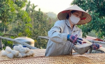 Bà con dân tộc thiểu số bắt ‘trend’ chợ mạng