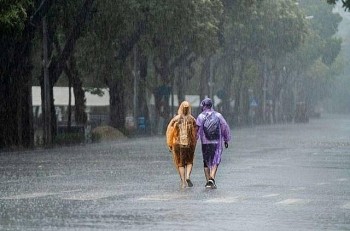 Thời tiết hôm nay 29/4: Hà Nội lốc sét, gió giật mạnh