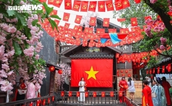 Từ ánh mắt học trò đến nhịp bước công nhân: Tự hào hai tiếng Việt Nam!