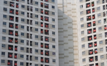 Những ô cửa nhỏ kể chuyện tình yêu đất nước