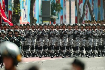 TP. Hồ Chí Minh thu hút du khách xem diễu binh dịp đại lễ 30/4