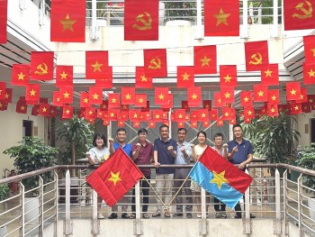 Báo Công Thương và nhiều cục, vụ rực rỡ cờ hoa đón đại lễ 30/4