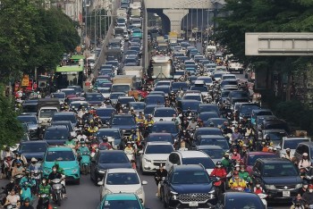 Chùm ảnh: Hà Nội ken đặc người, xe trước nghỉ lễ 30/4-1/5