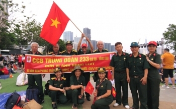 TP. Hồ Chí Minh: Người dân sẵn sàng thức trắng, chờ đón duyệt binh