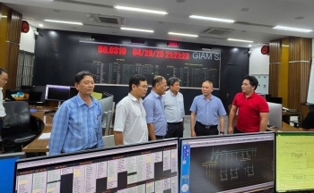 Trắng đêm của kỹ sư vận hành hệ thống điện miền Nam