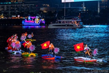 TP. Hồ Chí Minh: Mãn nhãn với màn trình diễn thể thao dưới nước